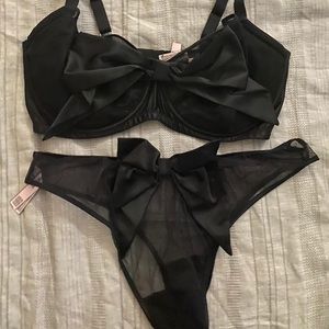 VS Bow Lingerie Set